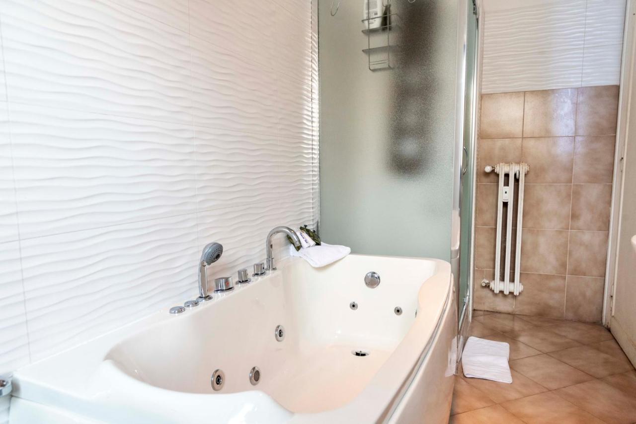 Merulana Suite S.Peter Rom Exteriör bild